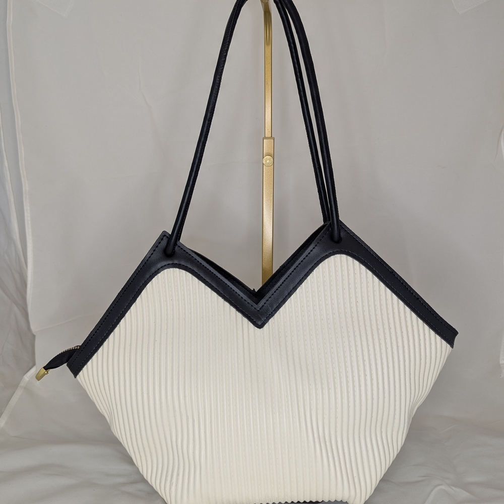 White and Black Women's Handbag - Picture 3 of 6